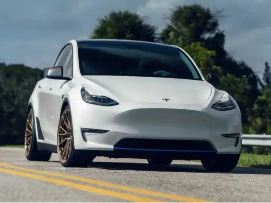 Tesla MODEL-Y