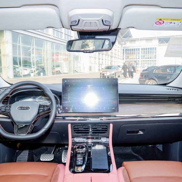 Skyworth HT-i interior