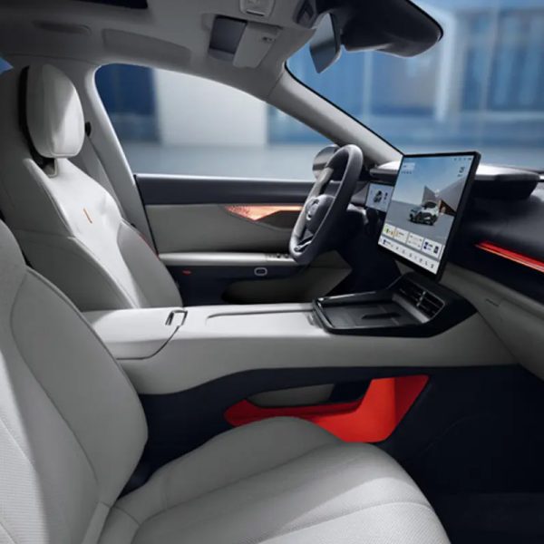Lynk & Co 07 EM-P